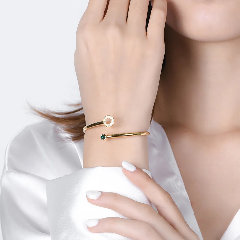 Charm rannekoru smaragdilla