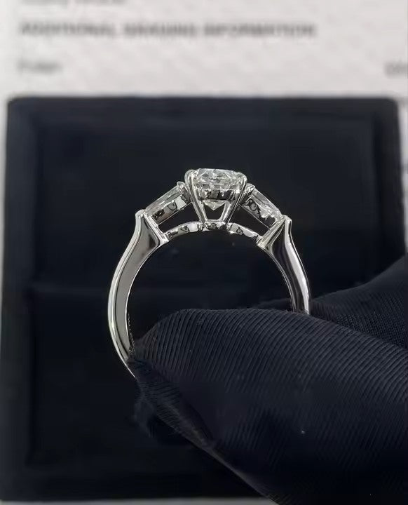 Kolmikivinen 1.0ct IGI-sertifioitu Laboratoriotimanttisormus – 14K Täyskultaa | Kustomoitavissa